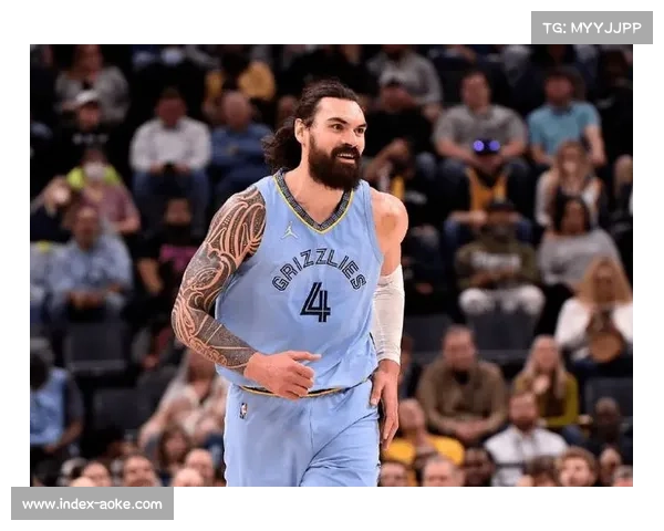 霍姆格伦续约后成雷霆内线核心，护框与协防范围持续进化